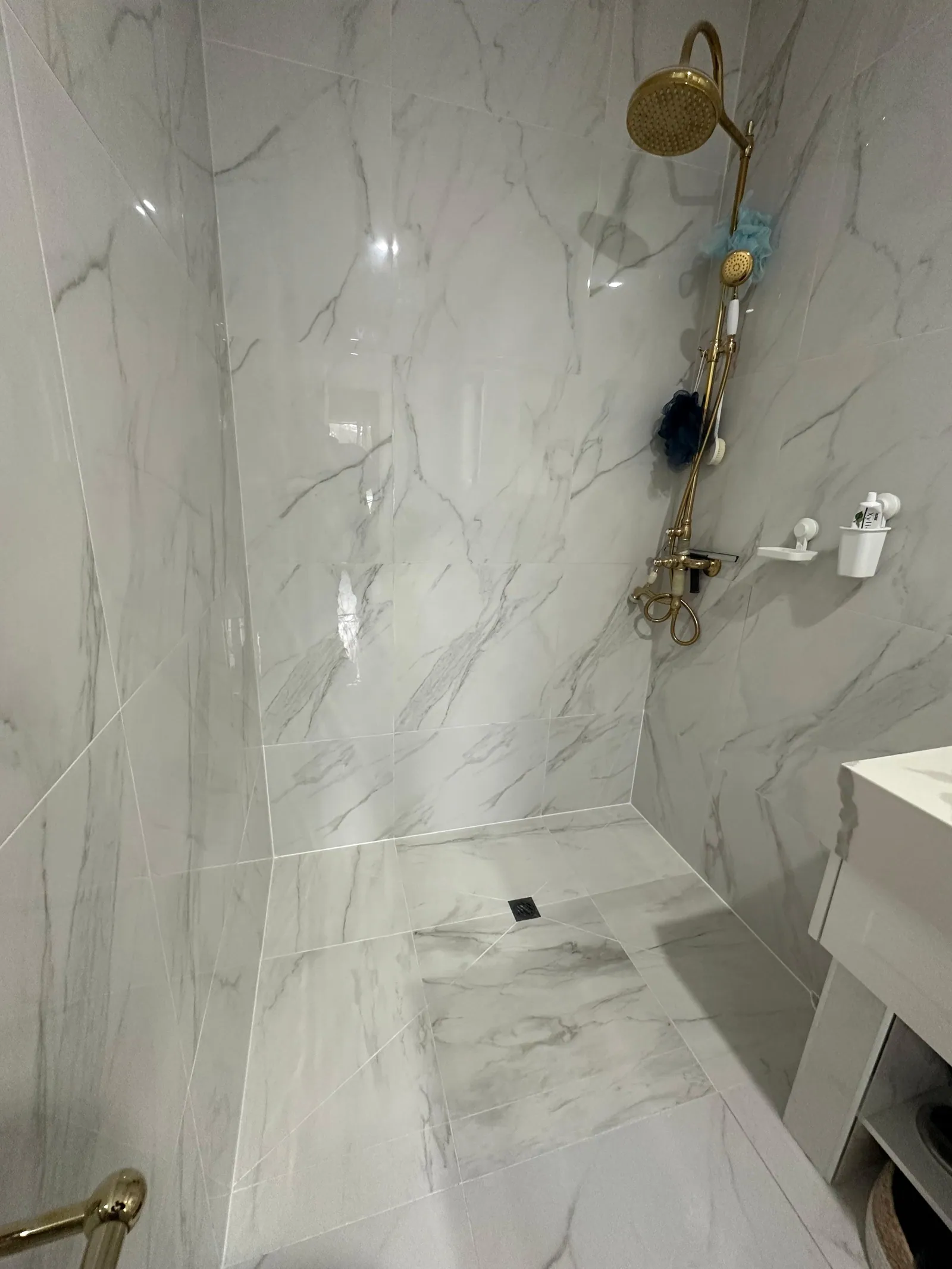 Completed shower lined in marble-look large-format tile